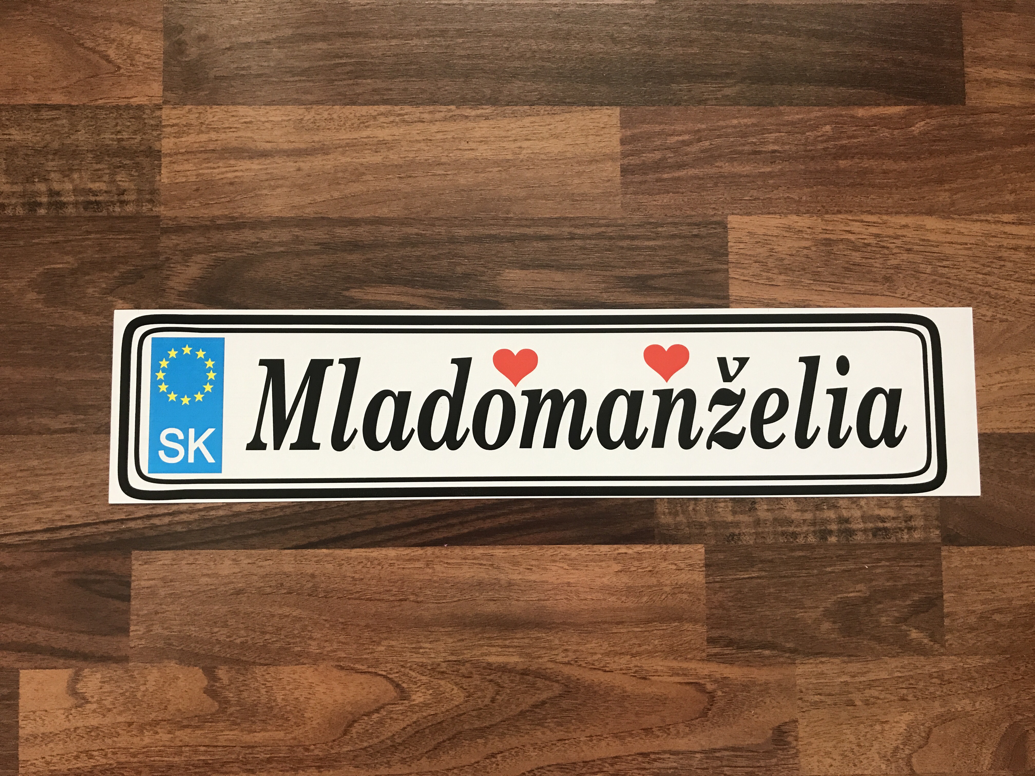 Svadobná značka na auto Mladomanželia